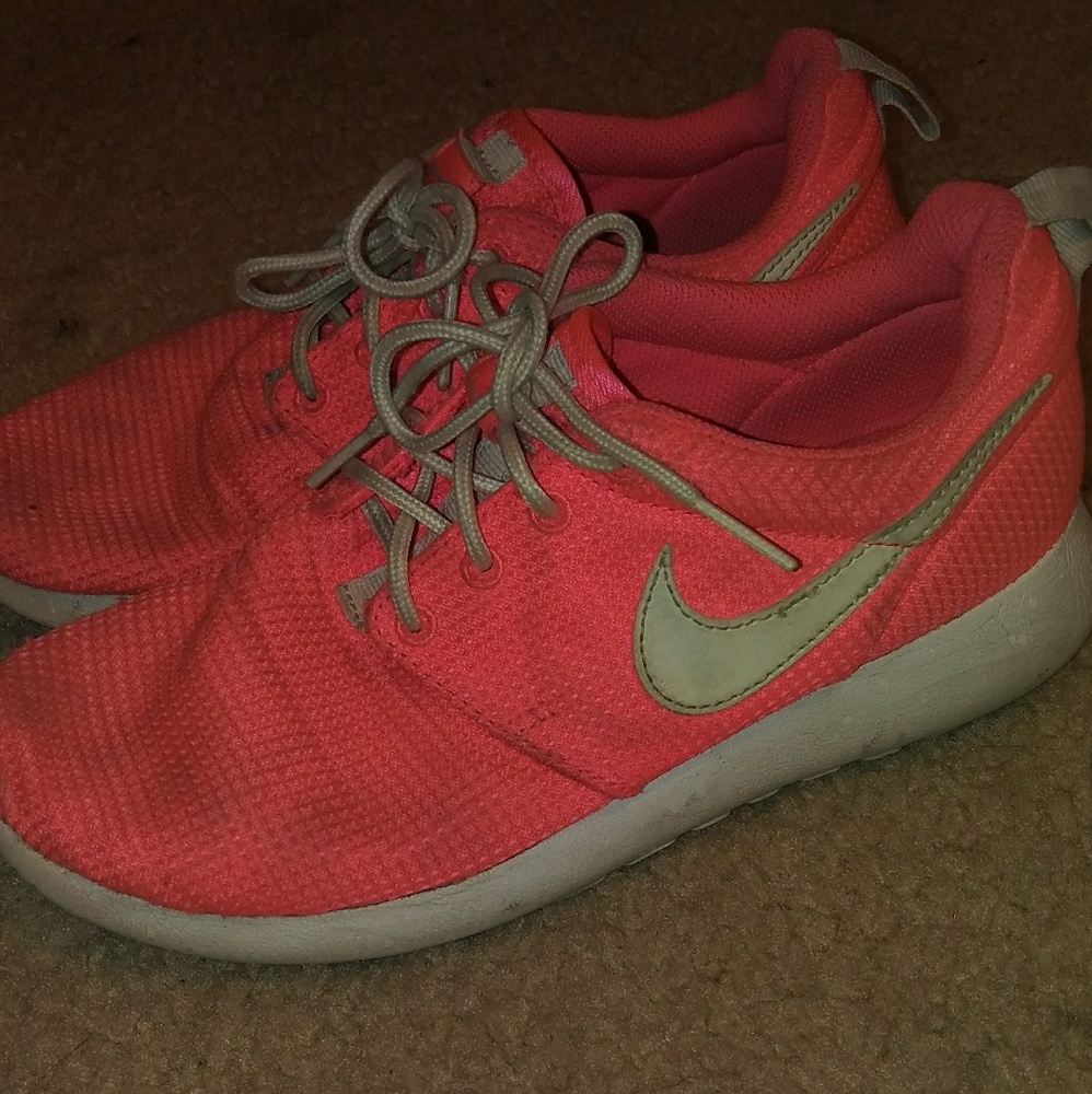 Girl's nike